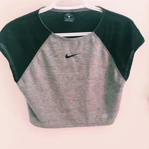 Women’s Nike Cropped T-shirt - (PRICE DROP!!)